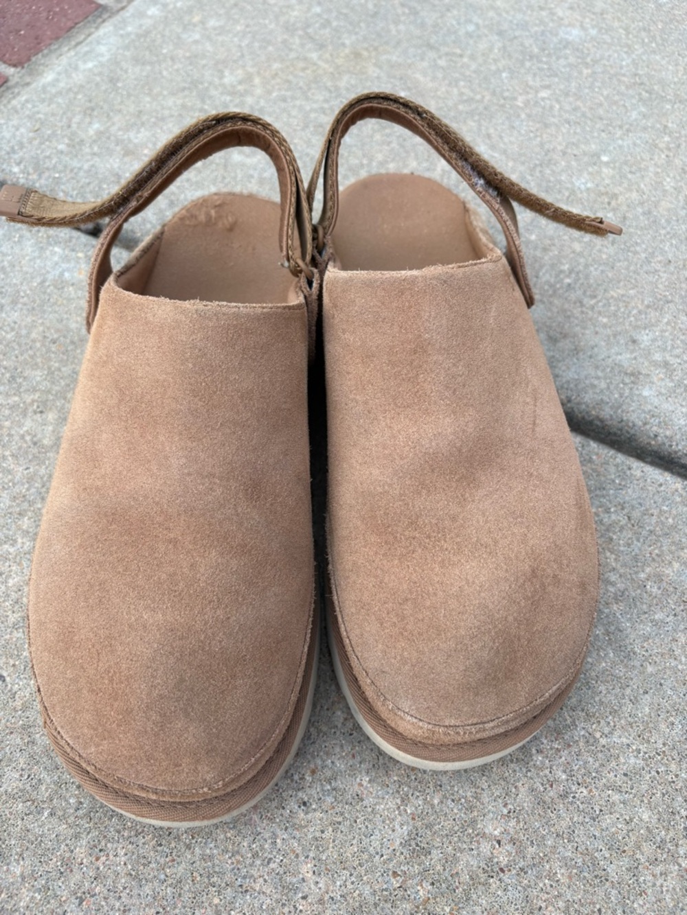 UGG tan slip on sandals - Picture 3 of 3